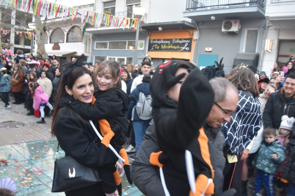 Εικόνες από το Καρναβάλι Βελεστίνου!