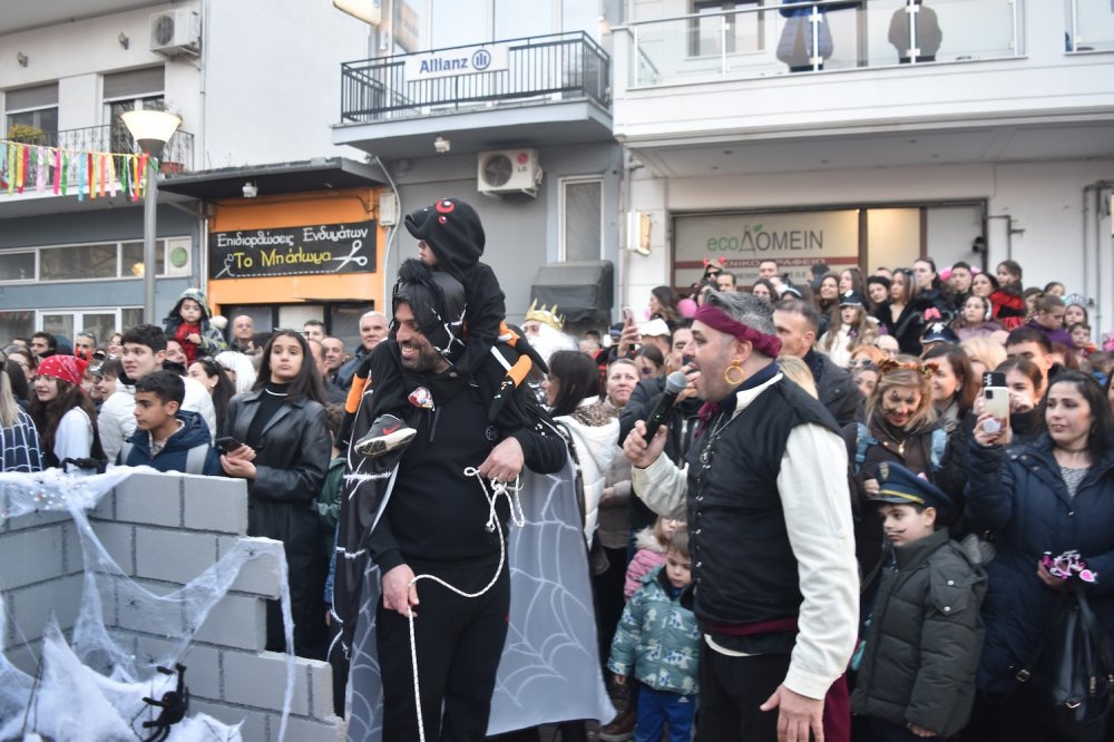 Εικόνες από το Καρναβάλι Βελεστίνου!