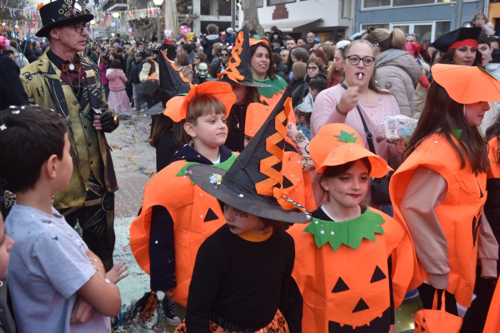 Εικόνες από το Καρναβάλι Βελεστίνου!