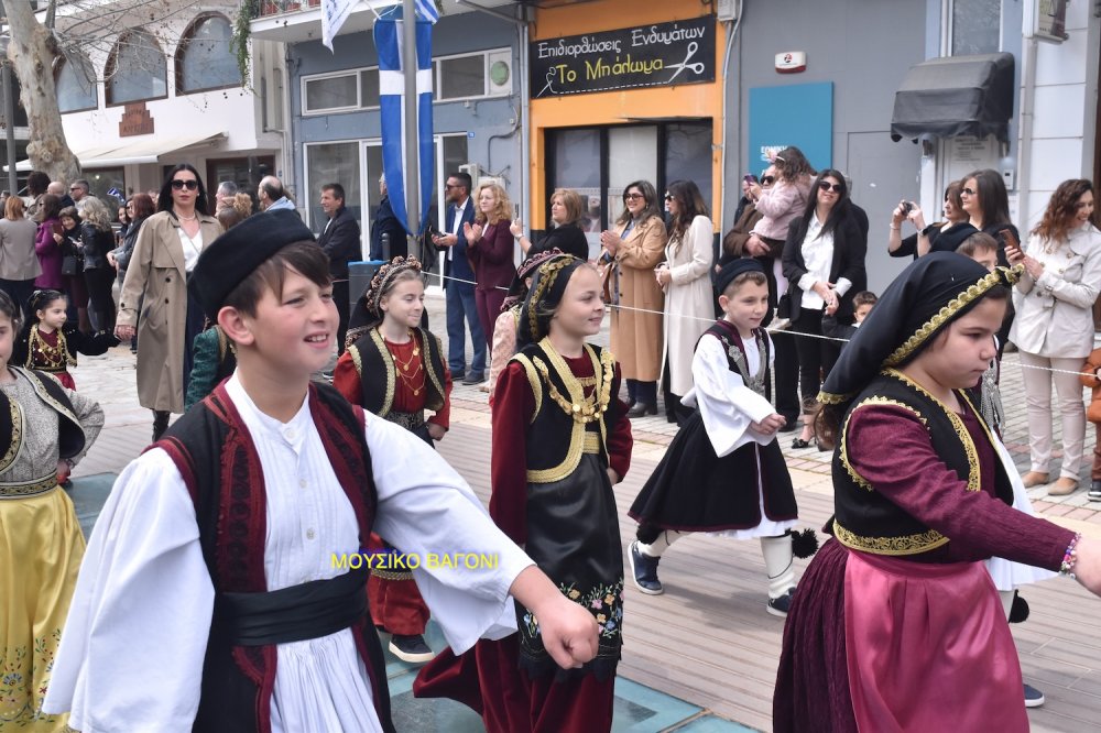 Φωτορεπορτάζ από την Παρέλαση στο Βελεστίνο