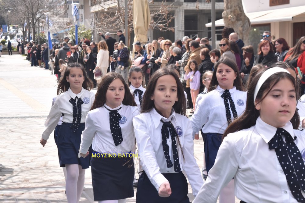 Φωτορεπορτάζ από την Παρέλαση στο Βελεστίνο