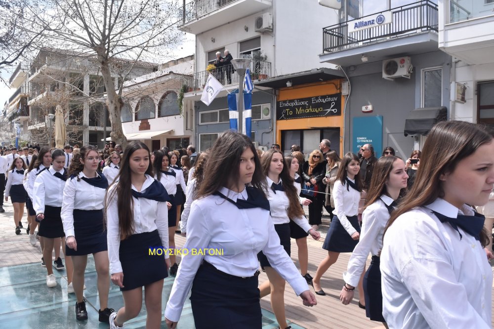 Φωτορεπορτάζ από την Παρέλαση στο Βελεστίνο