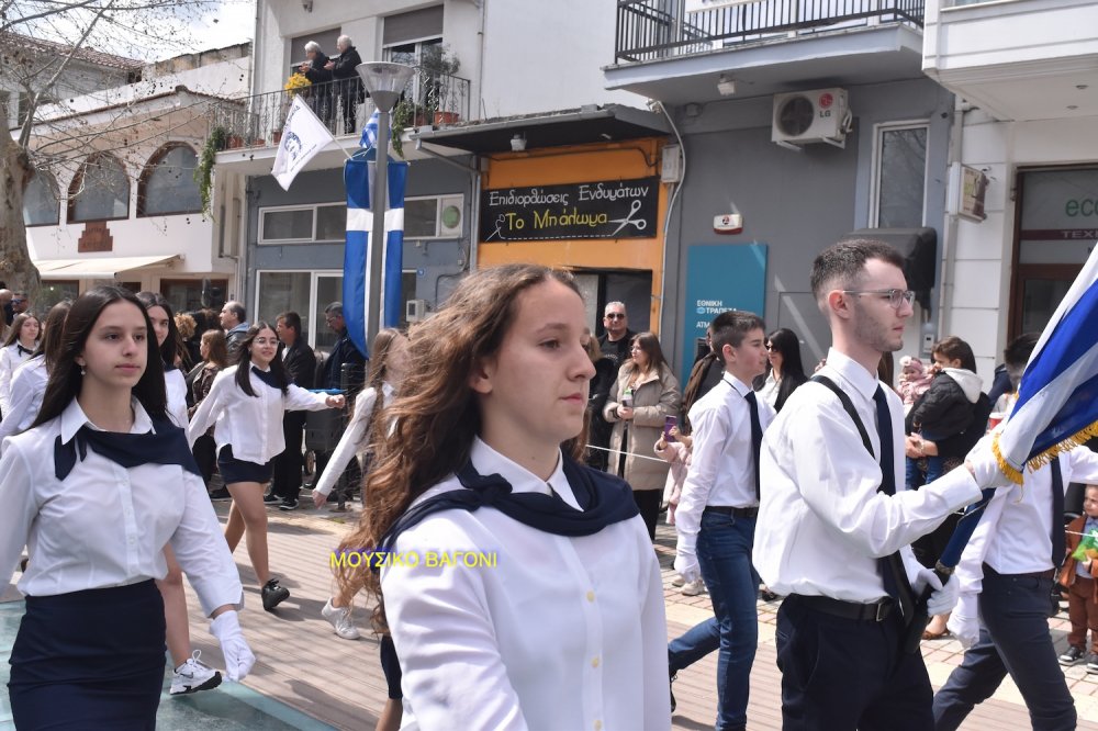 Φωτορεπορτάζ από την Παρέλαση στο Βελεστίνο