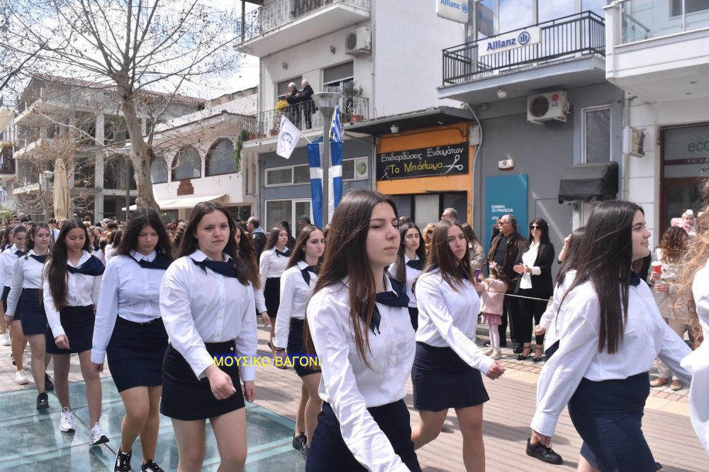 Φωτορεπορτάζ από την Παρέλαση στο Βελεστίνο