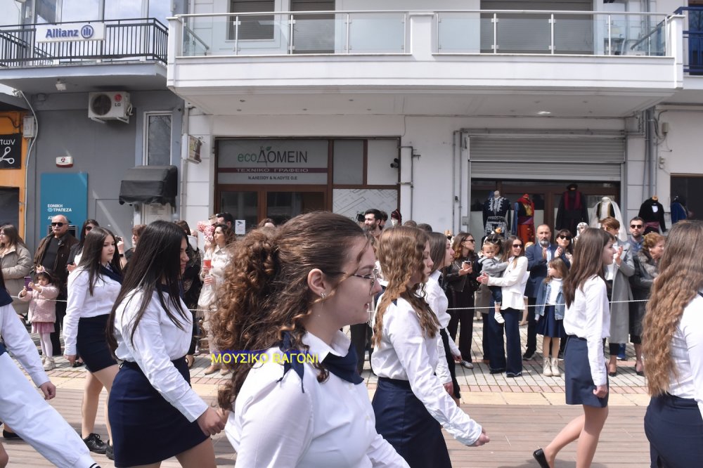 Φωτορεπορτάζ από την Παρέλαση στο Βελεστίνο