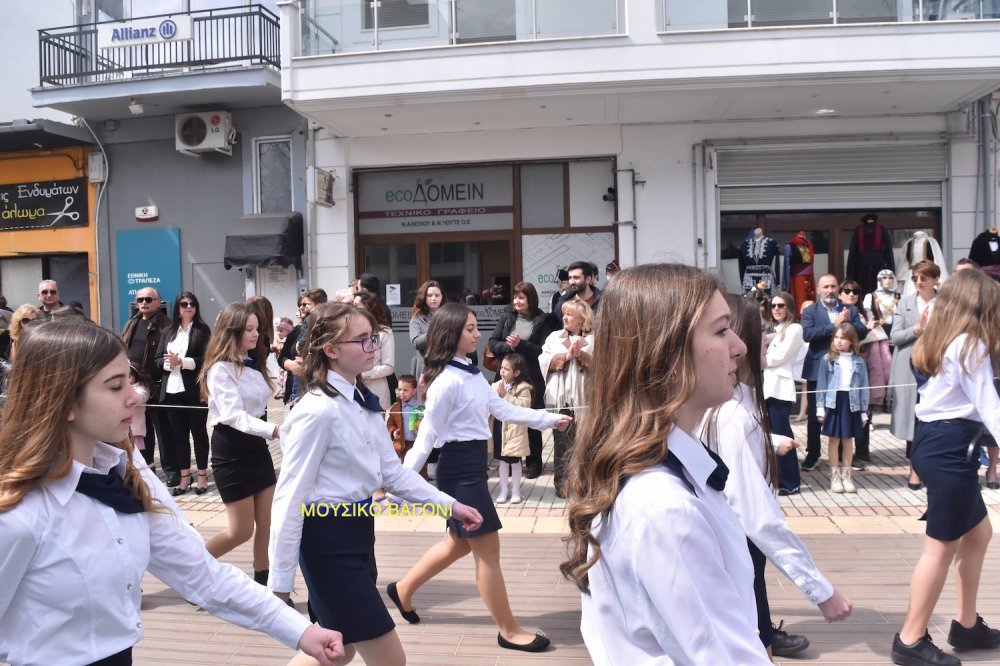 Φωτορεπορτάζ από την Παρέλαση στο Βελεστίνο