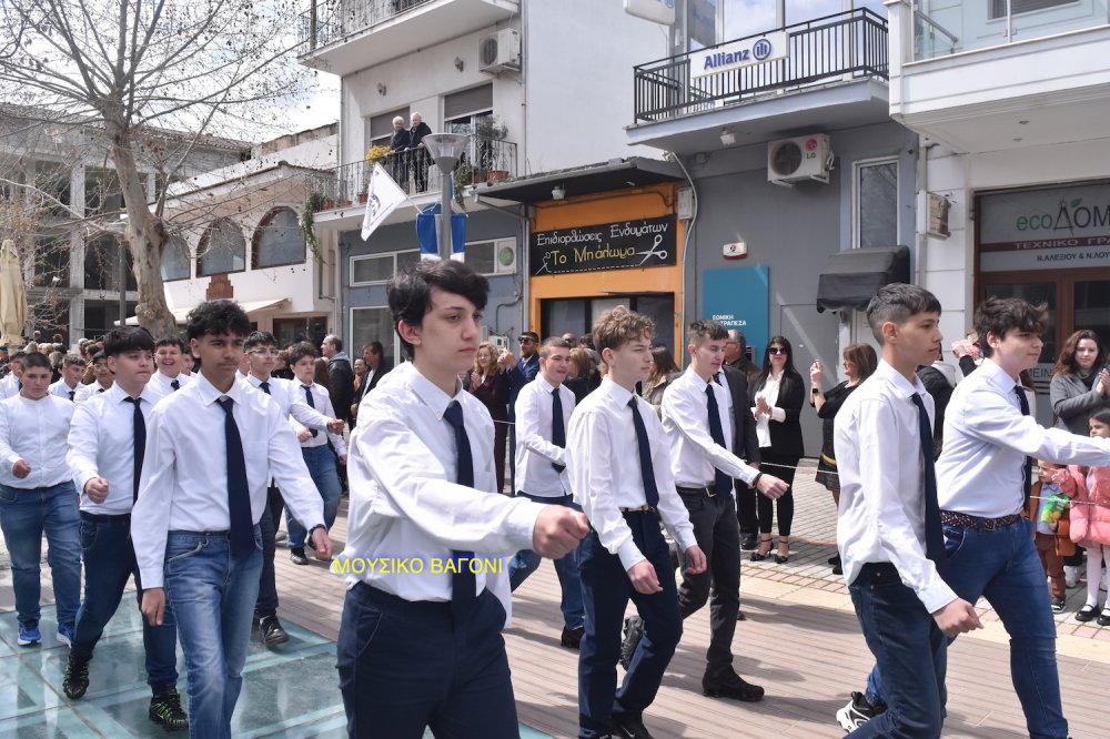 Φωτορεπορτάζ από την Παρέλαση στο Βελεστίνο