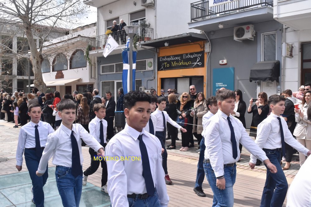 Φωτορεπορτάζ από την Παρέλαση στο Βελεστίνο