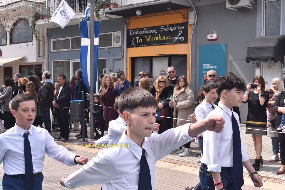 Φωτορεπορτάζ από την Παρέλαση στο Βελεστίνο