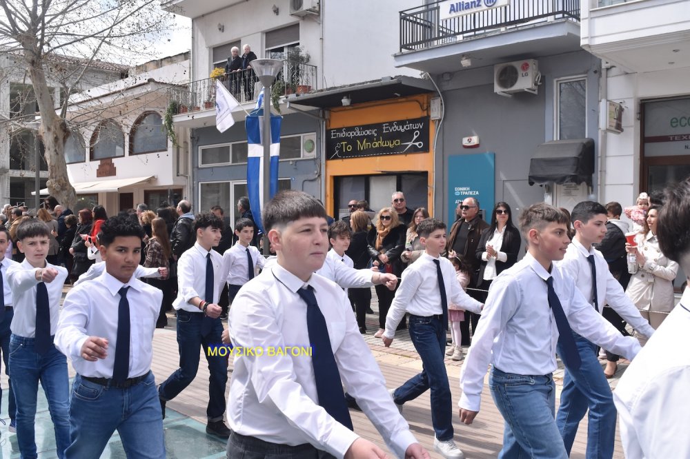 Φωτορεπορτάζ από την Παρέλαση στο Βελεστίνο