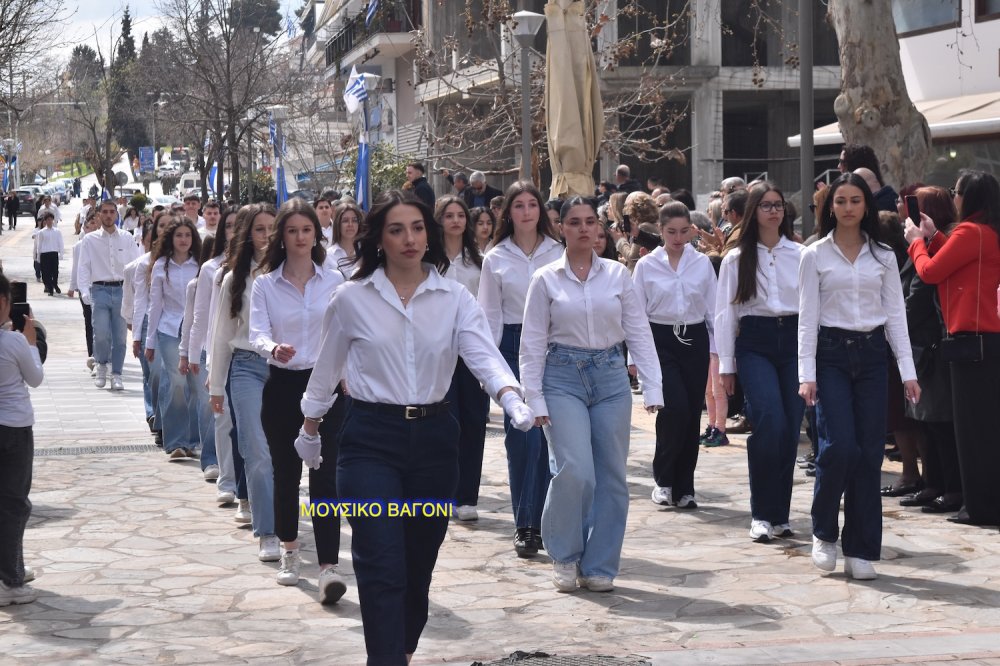 Φωτορεπορτάζ από την Παρέλαση στο Βελεστίνο