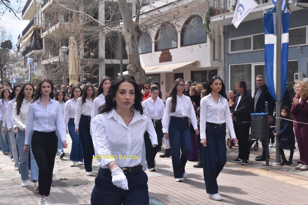 Φωτορεπορτάζ από την Παρέλαση στο Βελεστίνο