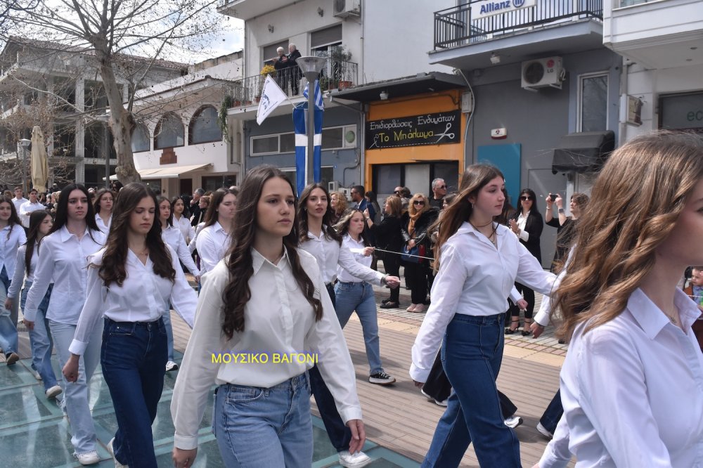 Φωτορεπορτάζ από την Παρέλαση στο Βελεστίνο