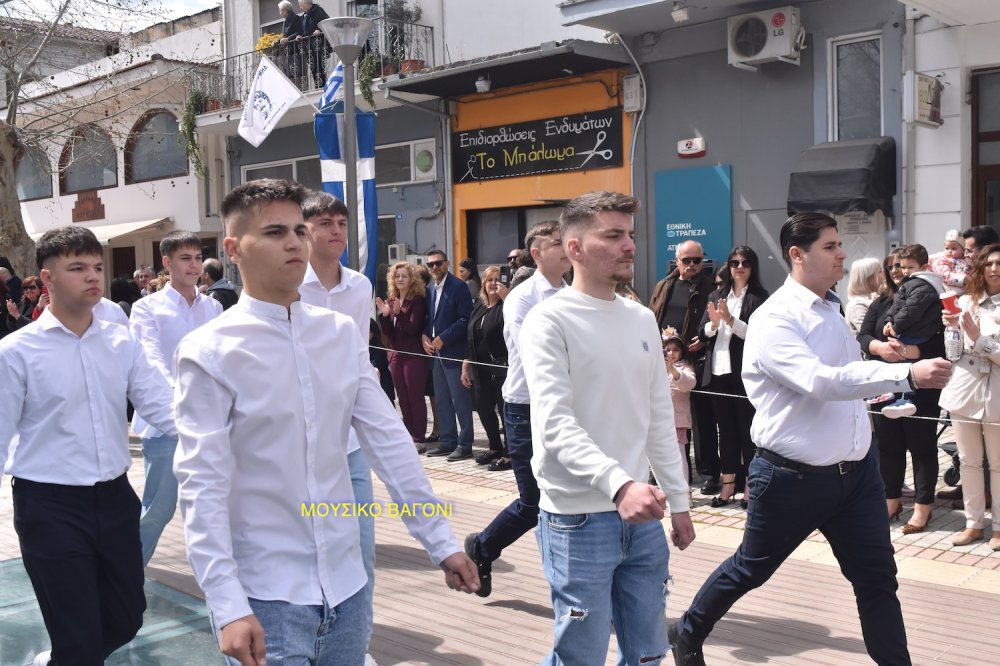 Φωτορεπορτάζ από την Παρέλαση στο Βελεστίνο