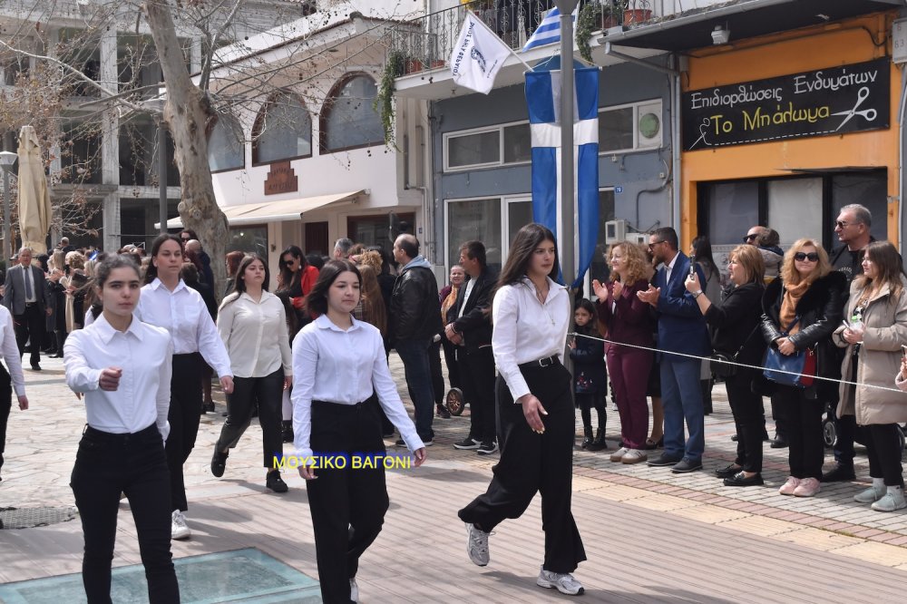 Φωτορεπορτάζ από την Παρέλαση στο Βελεστίνο