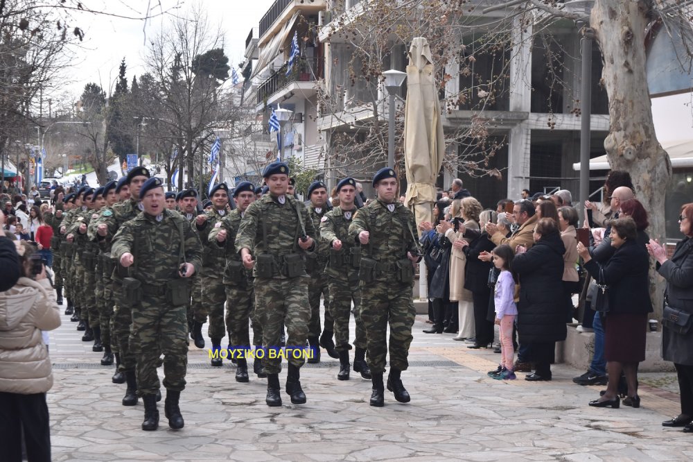 Φωτορεπορτάζ από την Παρέλαση στο Βελεστίνο