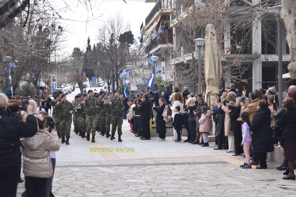 Φωτορεπορτάζ από την Παρέλαση στο Βελεστίνο
