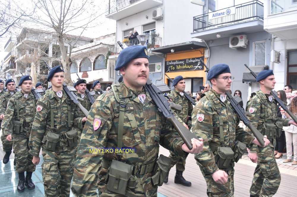 Φωτορεπορτάζ από την Παρέλαση στο Βελεστίνο