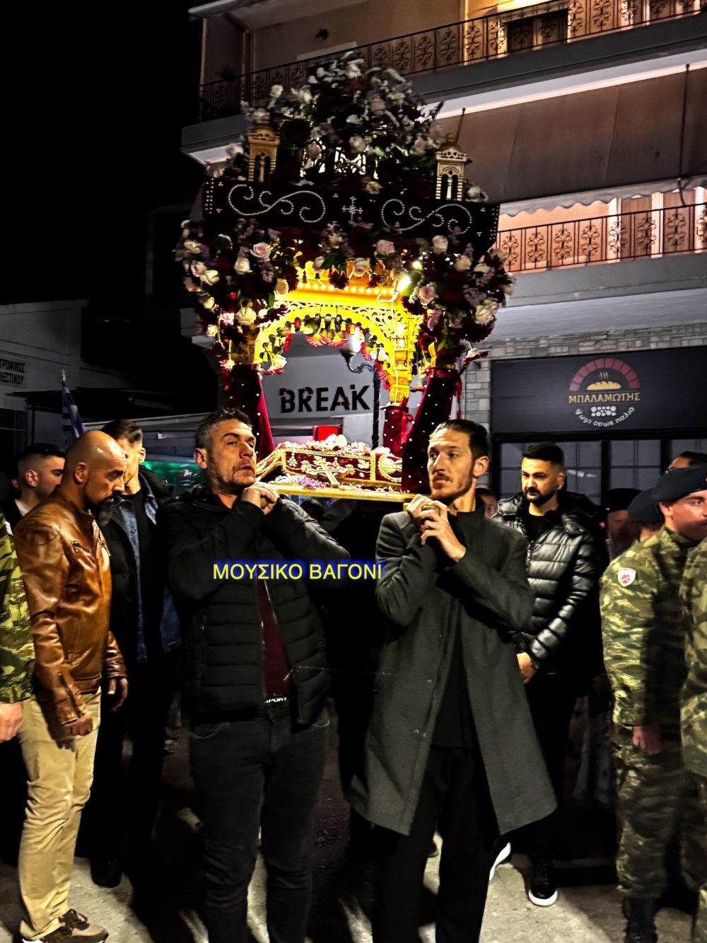 Περιφορά Επιταφίων στο Βελεστίνο