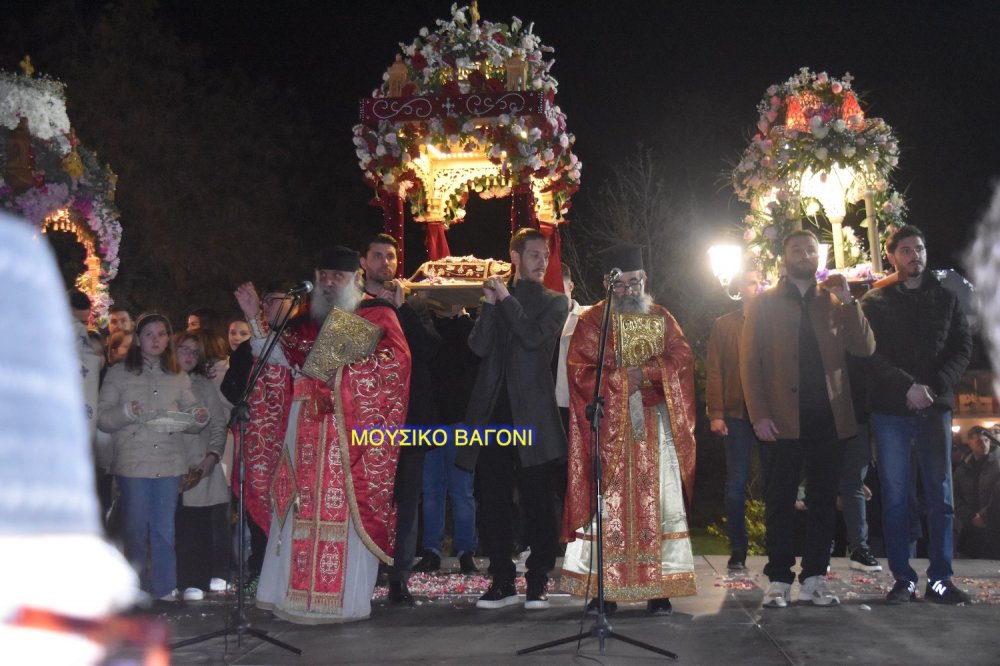 Περιφορά Επιταφίων στο Βελεστίνο