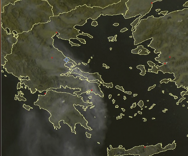 Νέφος καπνού από την πυρκαγιά στην Εύβοια, έχει σκεπάσει όλο το Βόλο σταδιακά από χθες. Στη δορυφορική εικόνα φαίνεται η πλήρης έκταση του