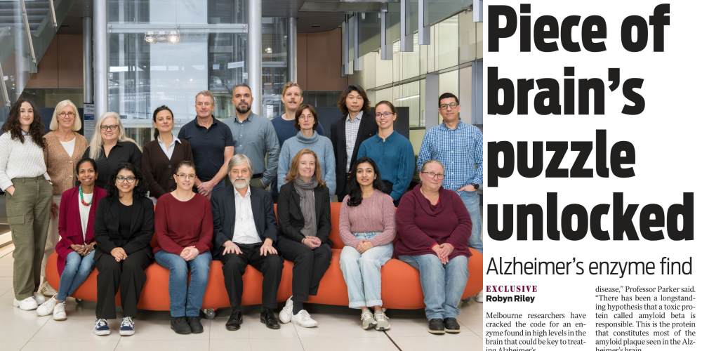 Αριστερά, η ερευνητική ομάδα του Καθηγητή Michael Parker από το Bio21 Institute και St. Vincent’s Institute of Medical Research - Δεξιά, απόσπασμα από το αφιέρωμα της εφημερίδας Herald Sun στον Michael Parker και το πρωτοποριακό έργο του εργαστηρίου του για τη νόσο Αλτσχάιμερ