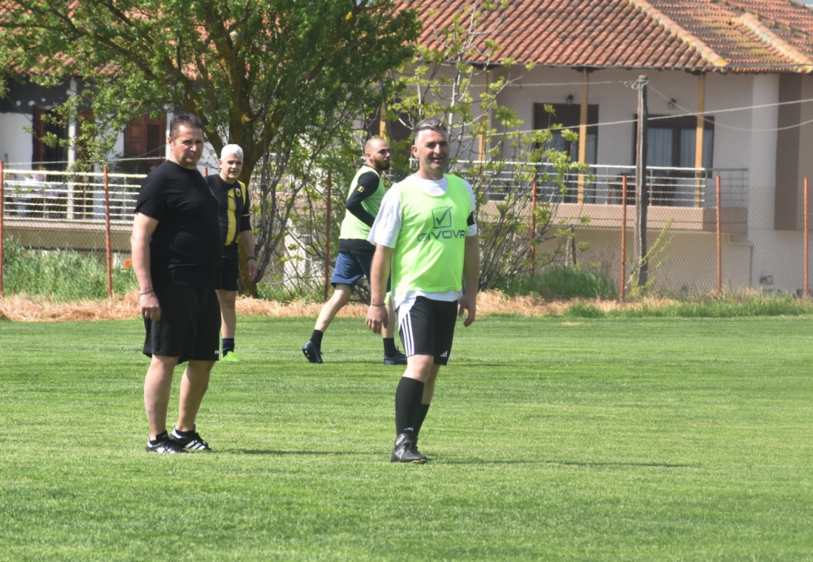 Λ. Ρήγας και Στ. Τσιάτσιος στο κέντρο του γηπέδου με τον δεύτερο μάλιστα να βρίσκει και δίχτυα