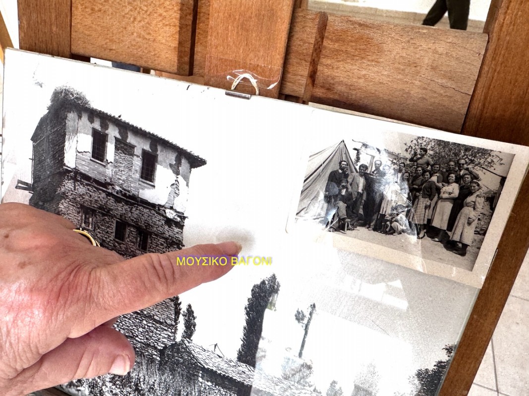 Ο Πύργος Βισβίκη και άνθρωποι στις σκηνές μετά τον καταστροφικό σεισμό του 1957